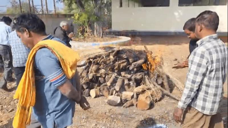 Controversy follows death at Bageshwar Dham, accusations of lack of assistance; funeral held with donations