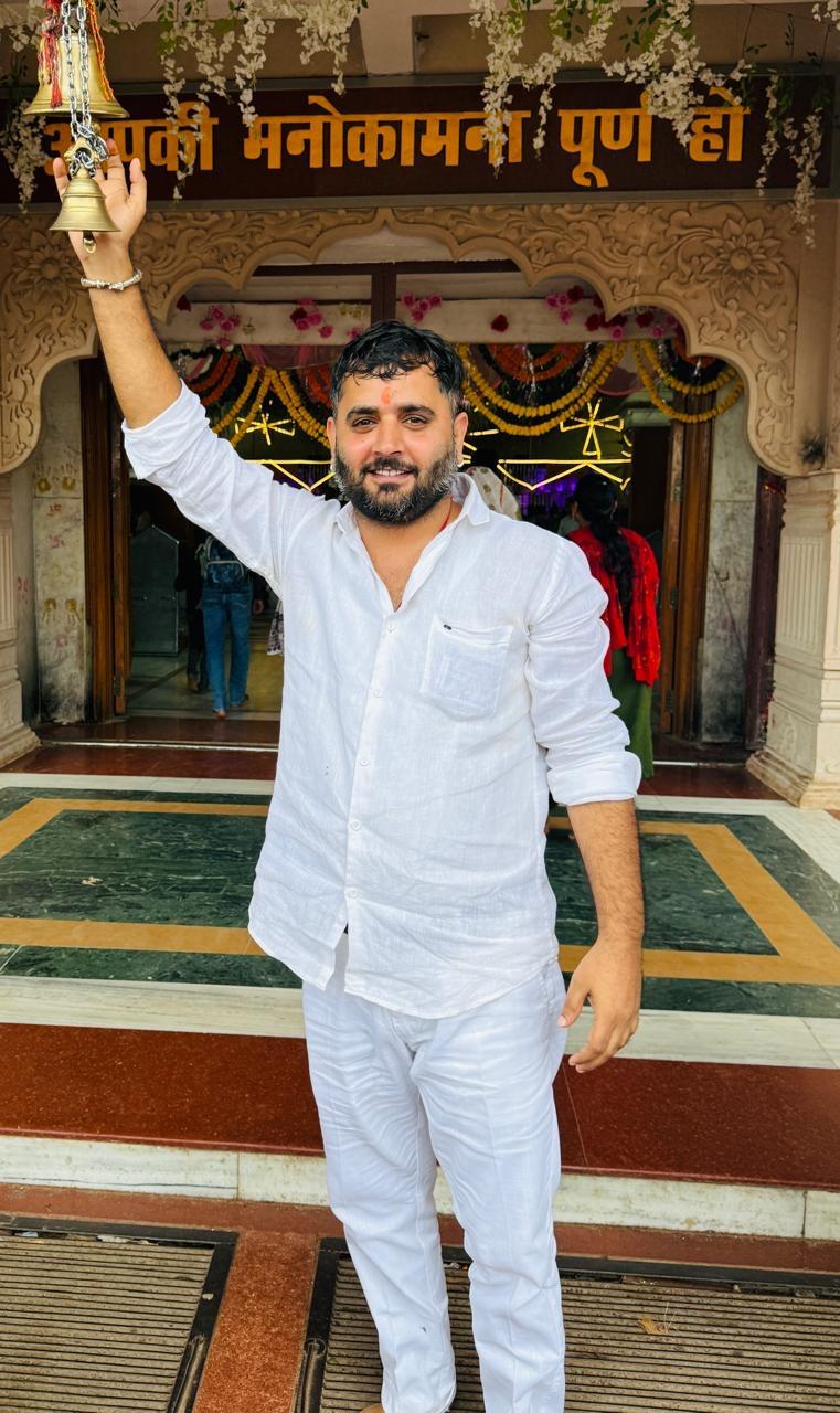 The body of a young man missing for 60 hours was found in the Shahganj forest, with severe head injuries; suspicion of murder deepens.