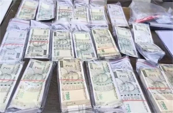 Learned to print notes from the internet, 10th-grade pass set up a setup at home, currency worth lakhs recovered