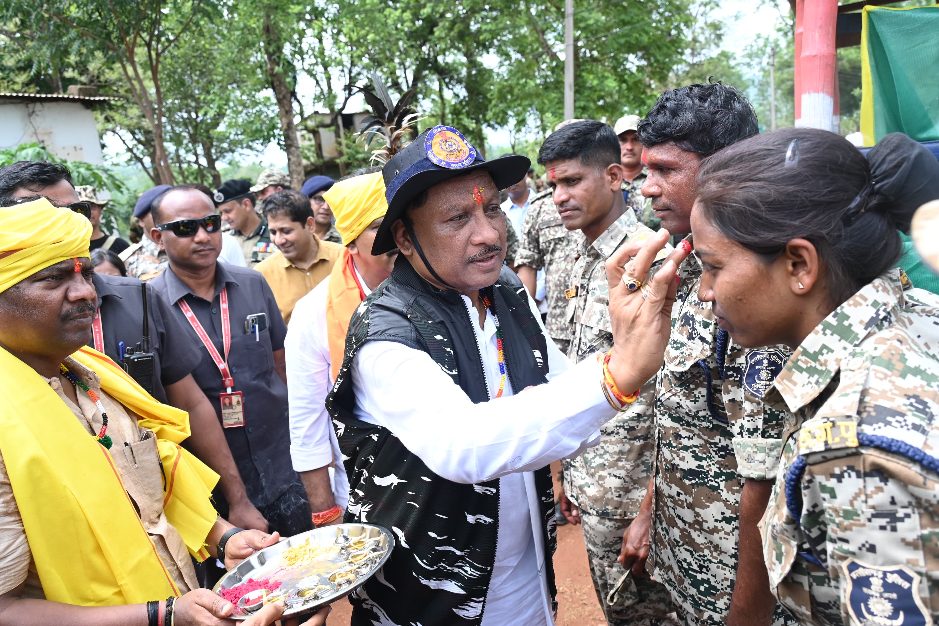 Chief Minister Pays Tribute to Martyr Constable Mehul Bhai in Naxal Encounter : Bids Final Farewell by Shouldering Mortal Remains of the Martyr