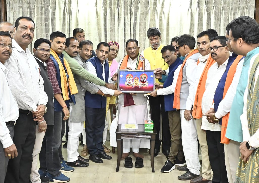 Chief Minister Vishnu Dev Sai was invited to the historic 'Goncha Mahaparva' of Bastar: He was honored by presenting 'Tupki'