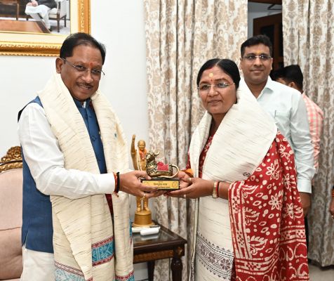 Union Minister of State for Women and Child Development Mrs. Savitri Thakur Pays Courtesy Visit to Chief Minister Shri Sai